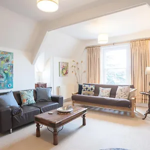 https://3-bedroom-apartment-in-an-historic-victorian-house.tophotelsbath.com